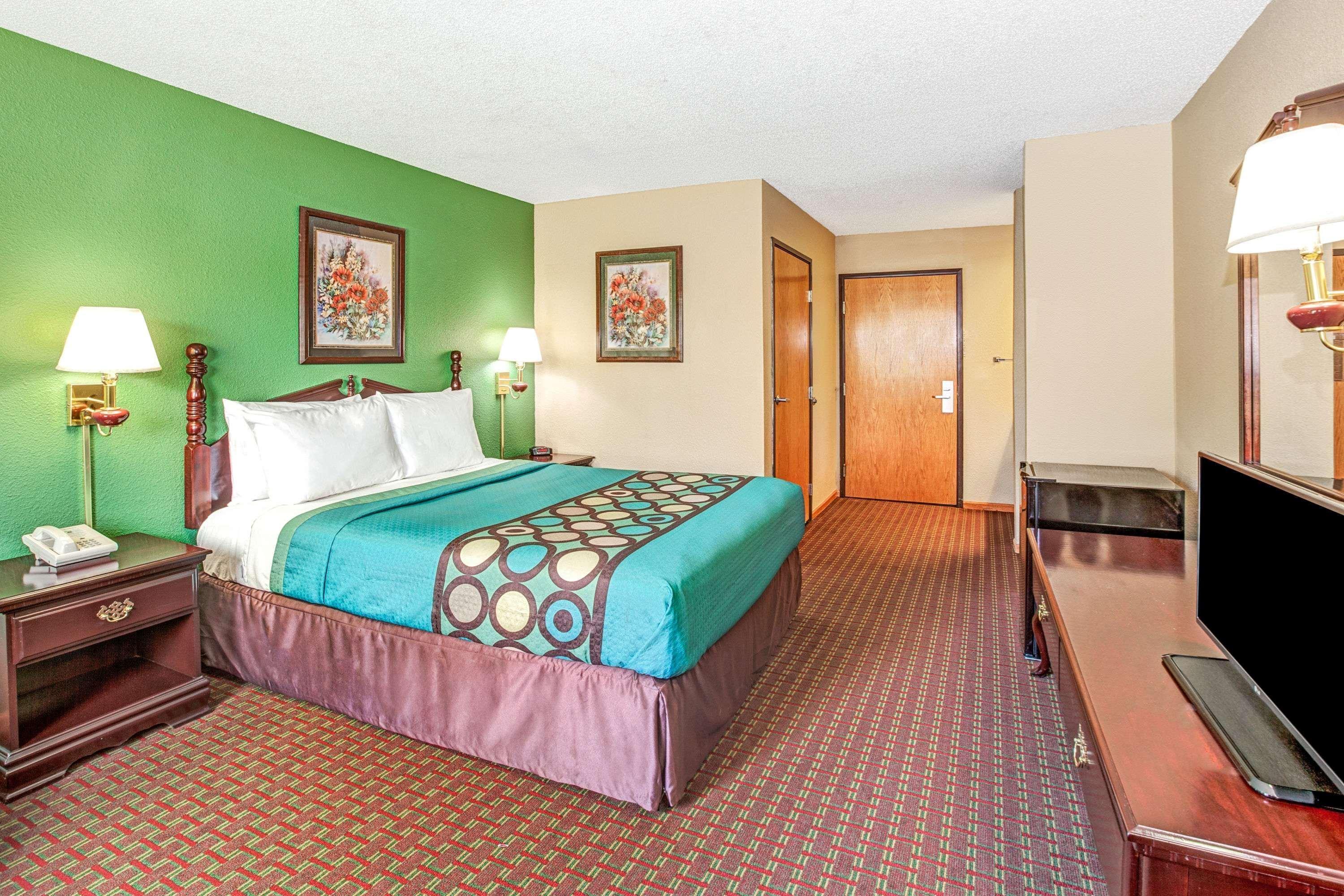 Super 8 By Wyndham Mchenry Fox Lake Area Екстериор снимка
