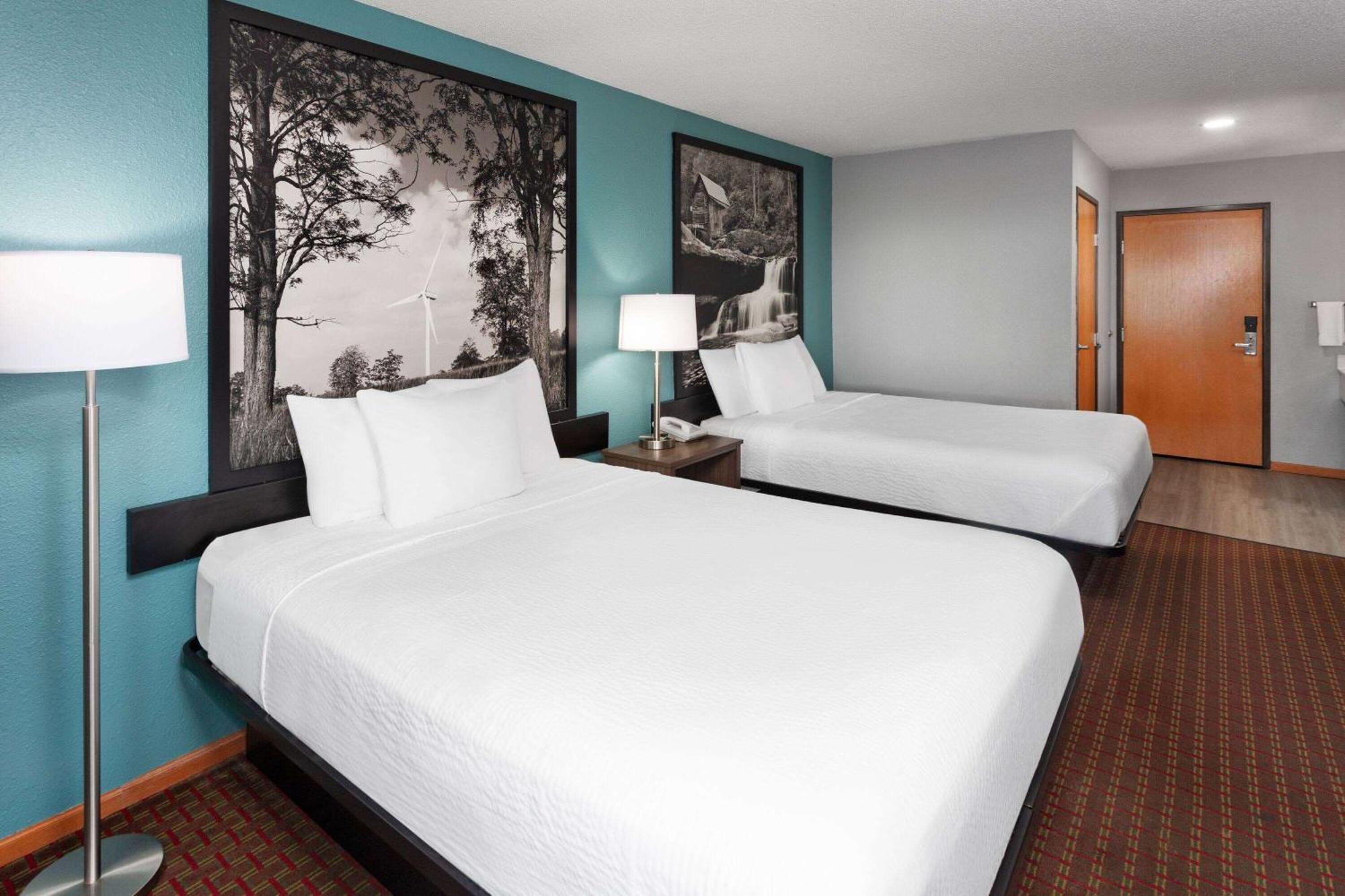 Super 8 By Wyndham Mchenry Fox Lake Area Екстериор снимка