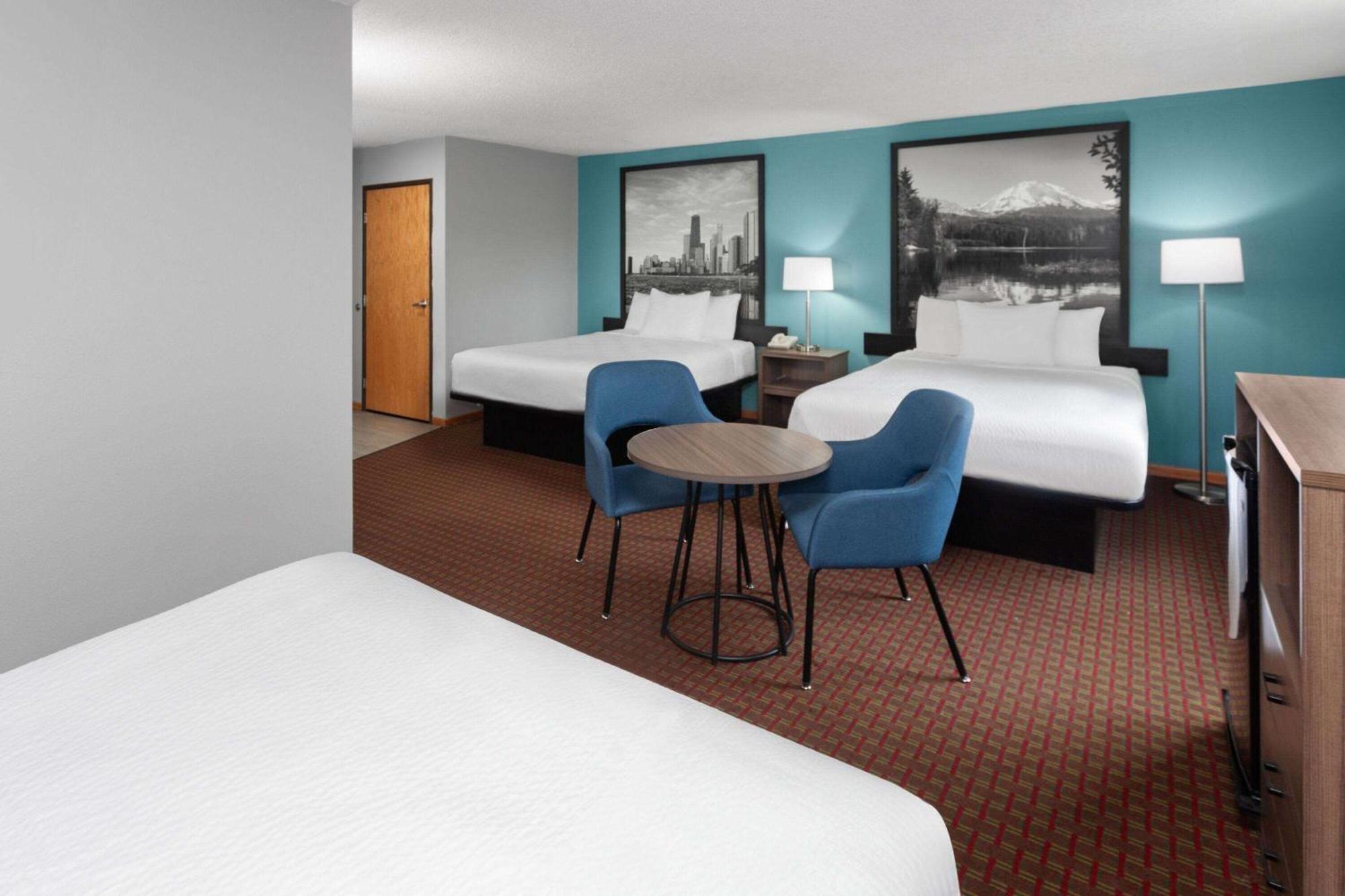 Super 8 By Wyndham Mchenry Fox Lake Area Екстериор снимка