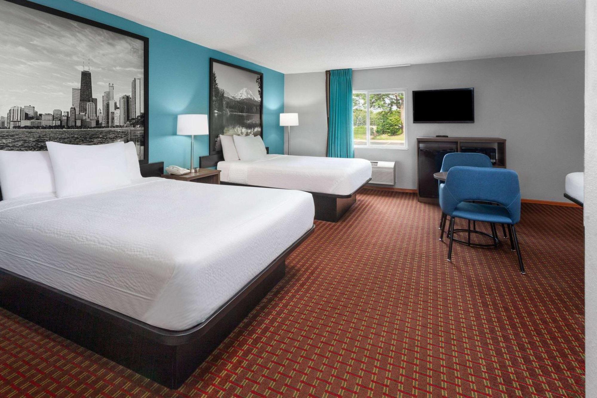 Super 8 By Wyndham Mchenry Fox Lake Area Екстериор снимка